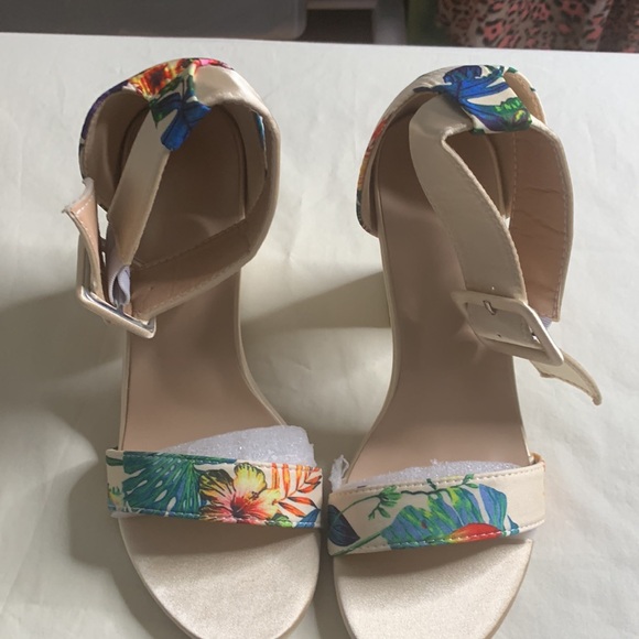 Multiple Colors Sandals size 36 eur size - Picture 2 of 7